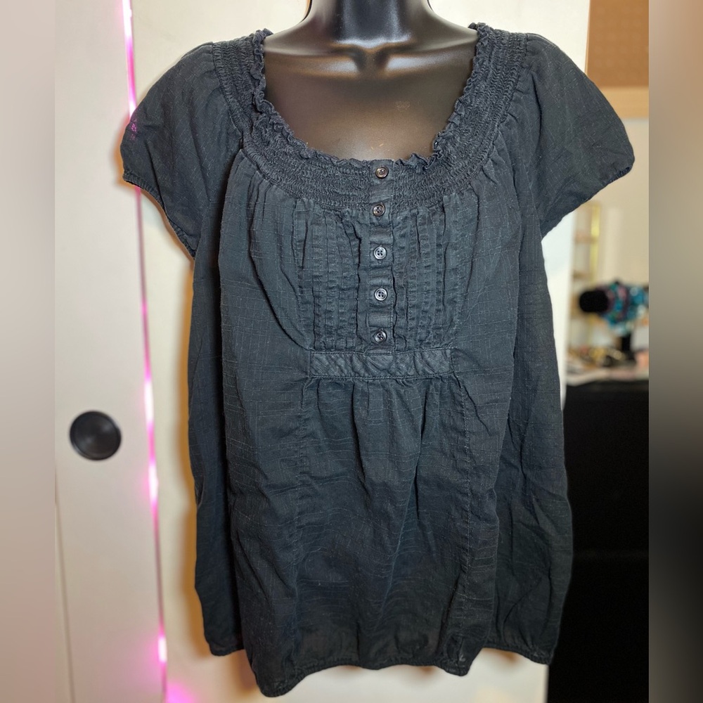 Source Unknown Black Ruffled Scoop Neck Button Front Blouse